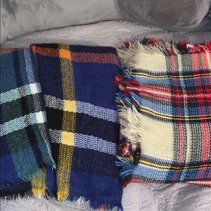 2 blanket scarves